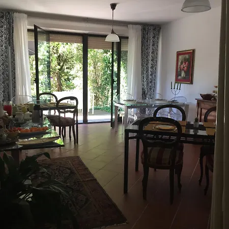 Alojamento de Acomodação e Pequeno-almoço Casa Tomato Lucca