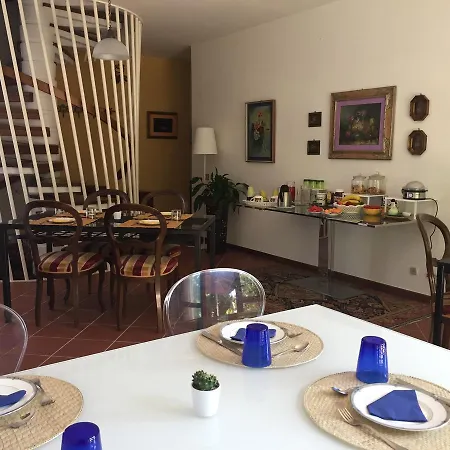 Casa Tomato Bed and Breakfast Λούκα